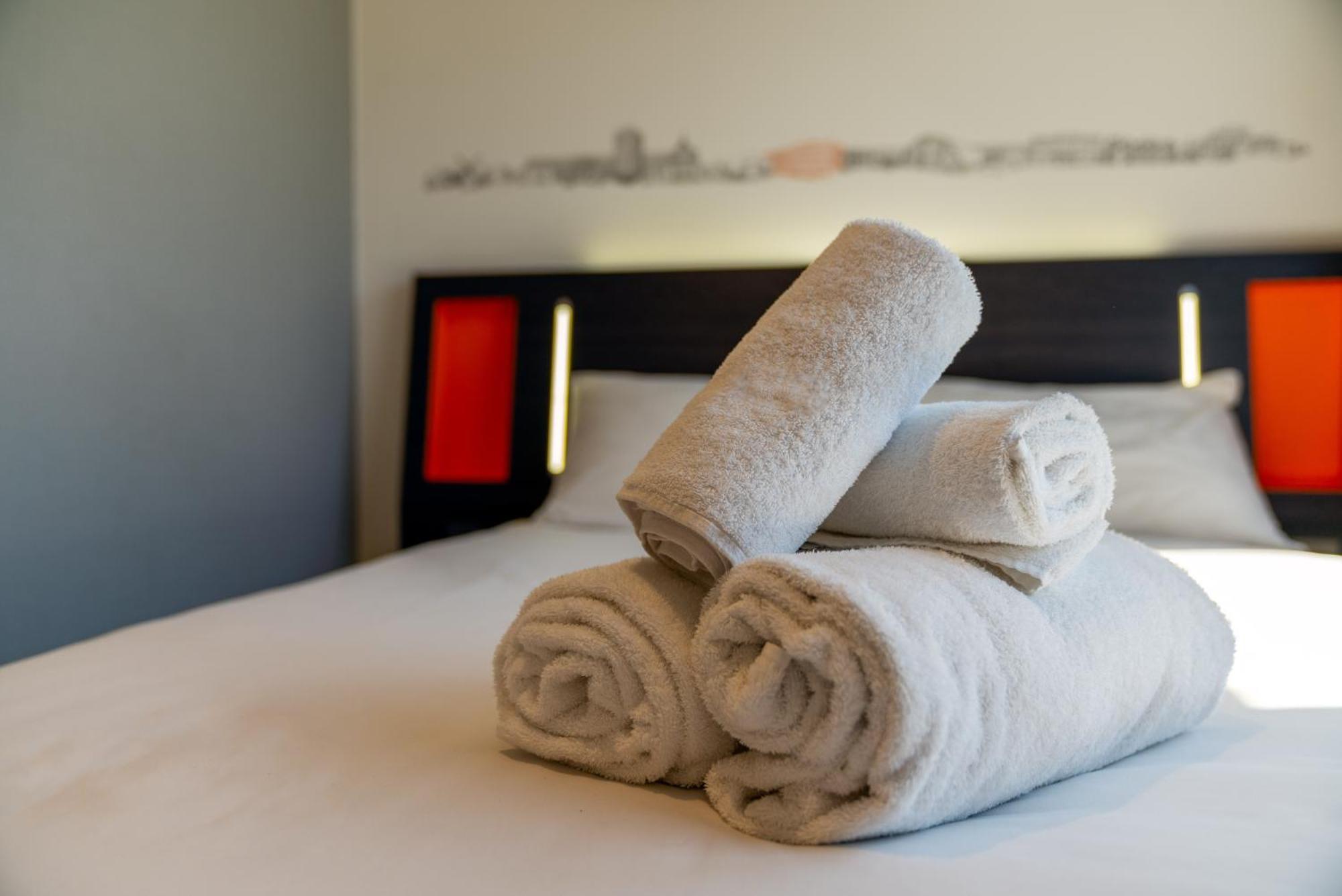 Easyhotel ميلتون كينيز الغرفة الصورة