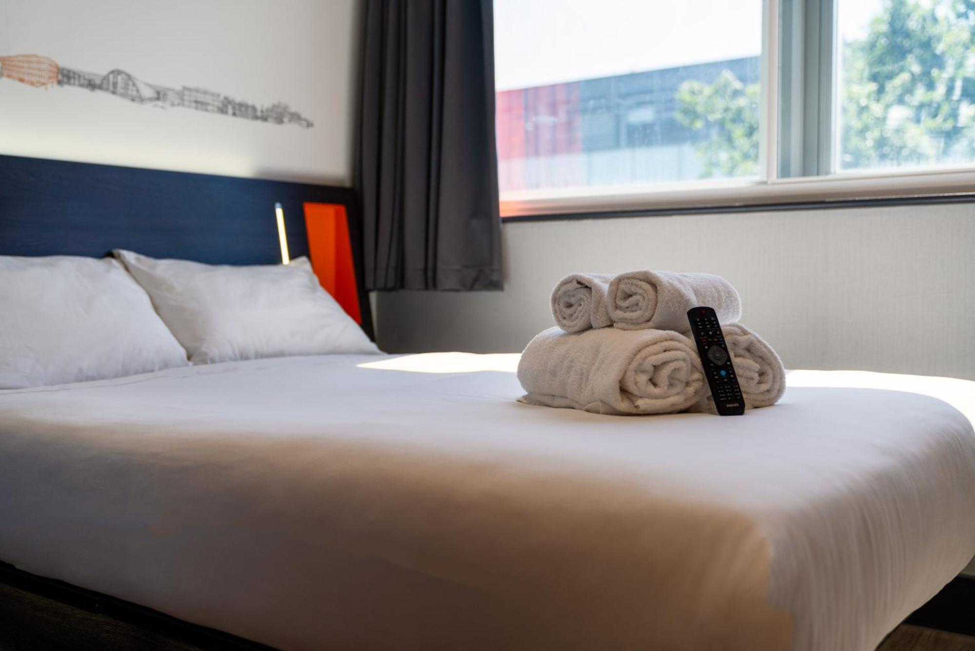 Easyhotel ميلتون كينيز الغرفة الصورة