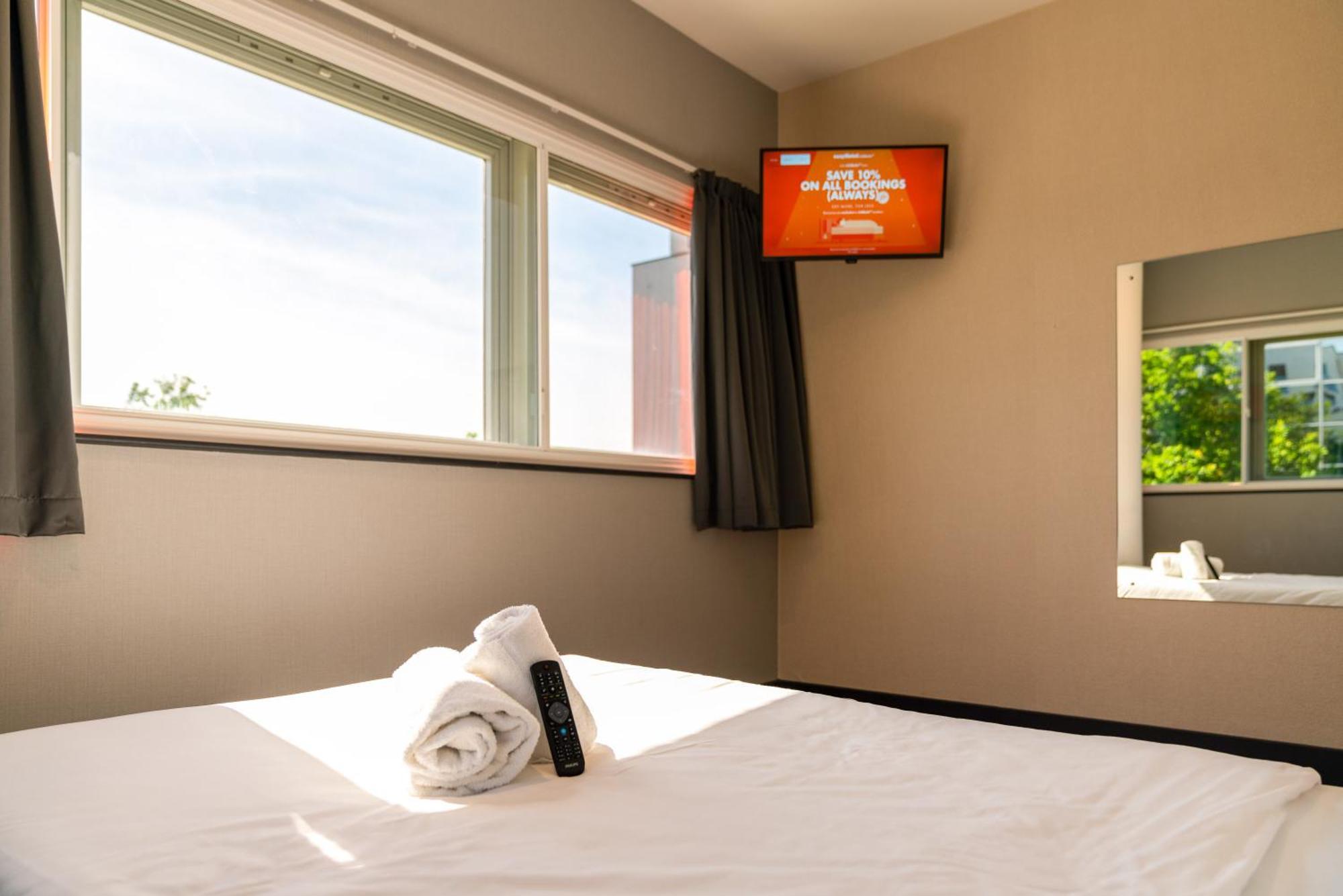 Easyhotel ميلتون كينيز الغرفة الصورة
