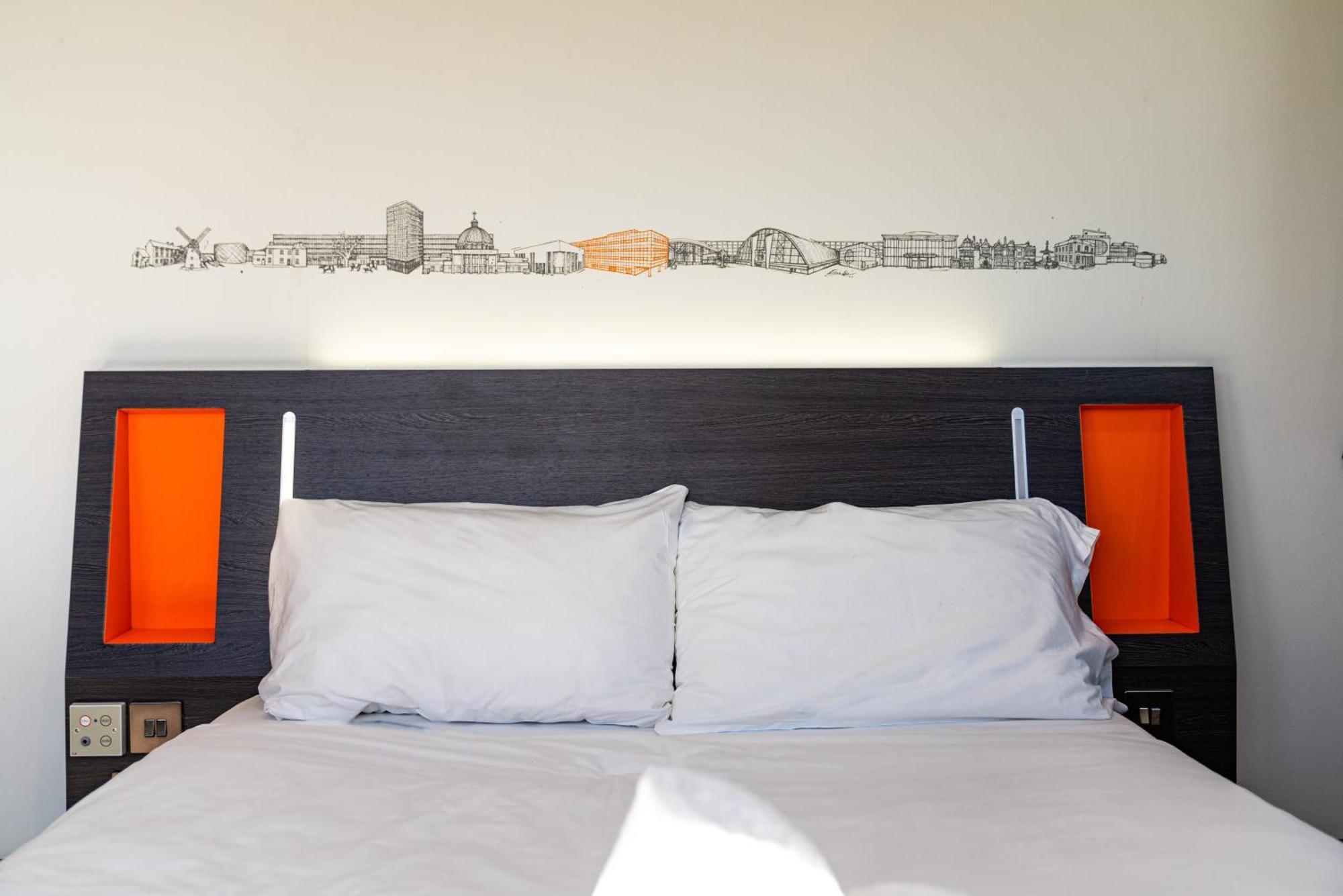 Easyhotel ميلتون كينيز الغرفة الصورة
